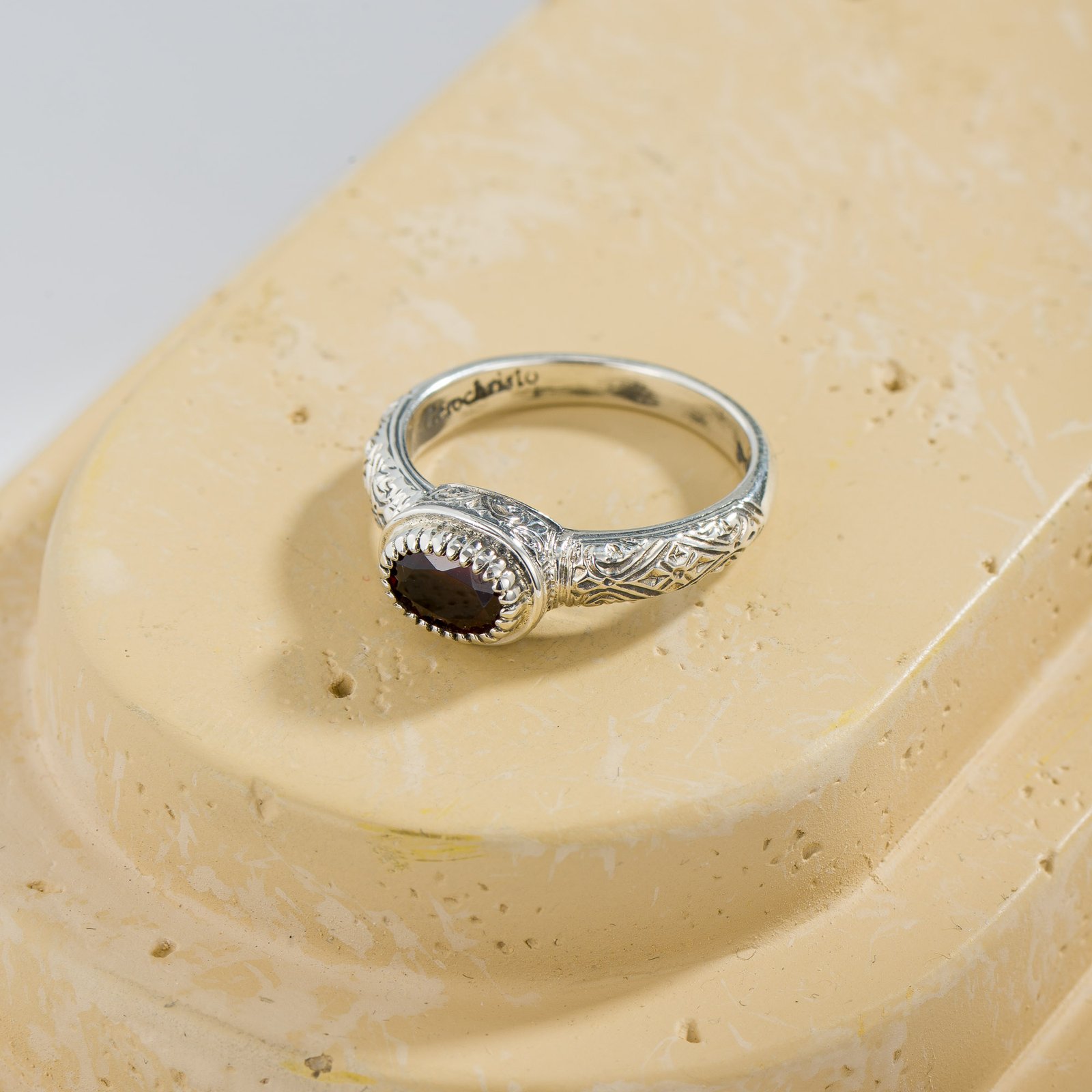 Gerochristo Santorini mini oval Ring - N51 - GARNET